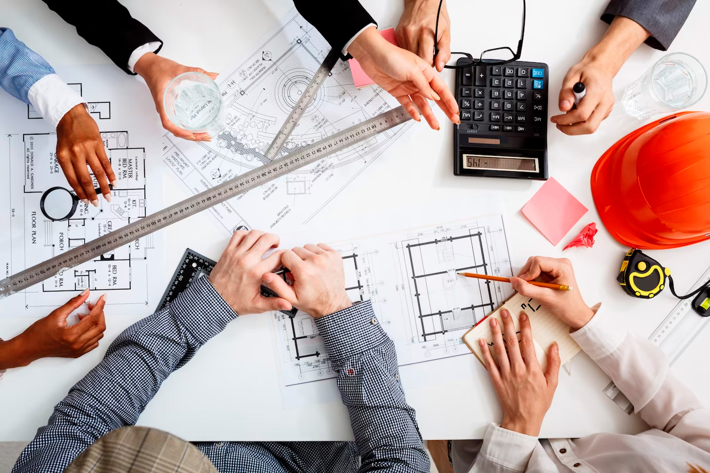 Planung und technische Abstimmung am Bauplan